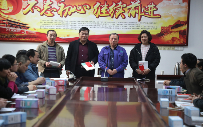公司組織召開《藥玻人》通訊員及辦報(bào)人員會(huì)議大.jpg 公司組織召開《藥玻人》通訊員及辦報(bào)人員會(huì)議大.jpg